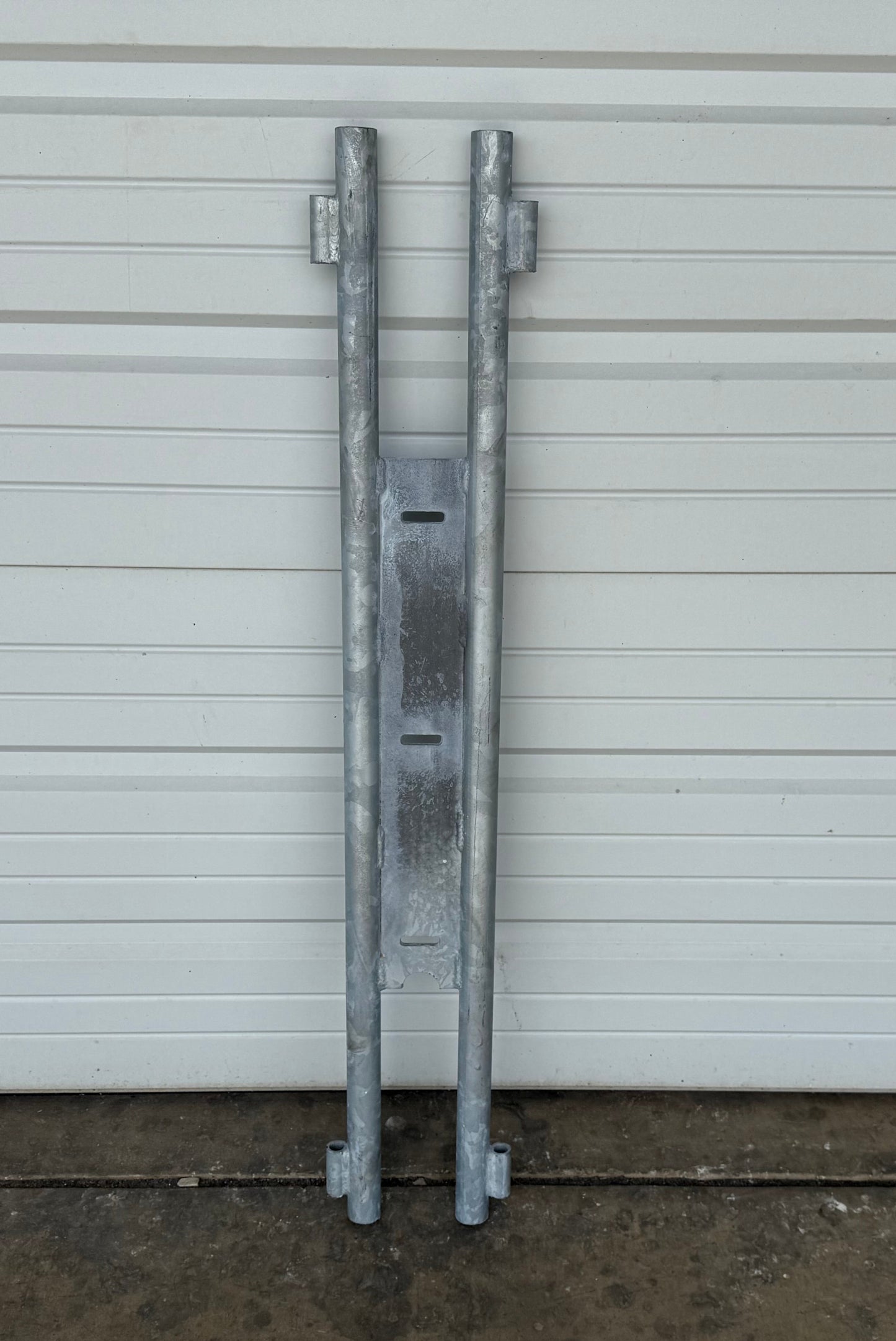 A-MGPB - Mid Panel Gate Bracket